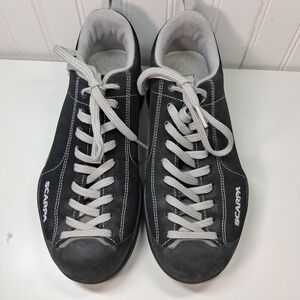 Scarpa Black and Gray Athletic Shoes